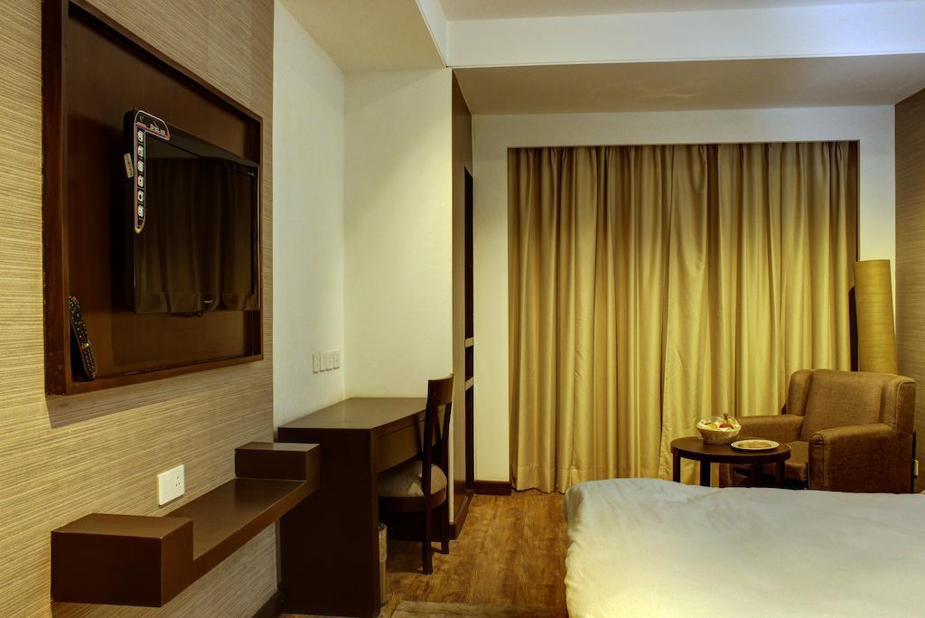 Aavaa Surya Continental Hotel New Delhi Eksteriør billede