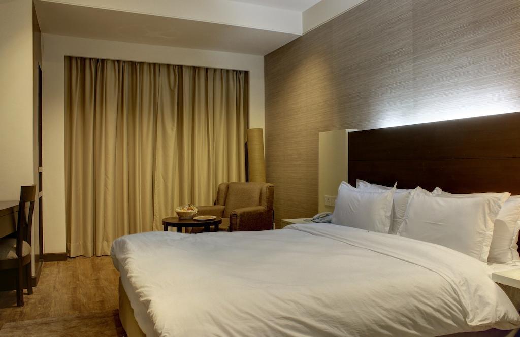 Aavaa Surya Continental Hotel New Delhi Værelse billede