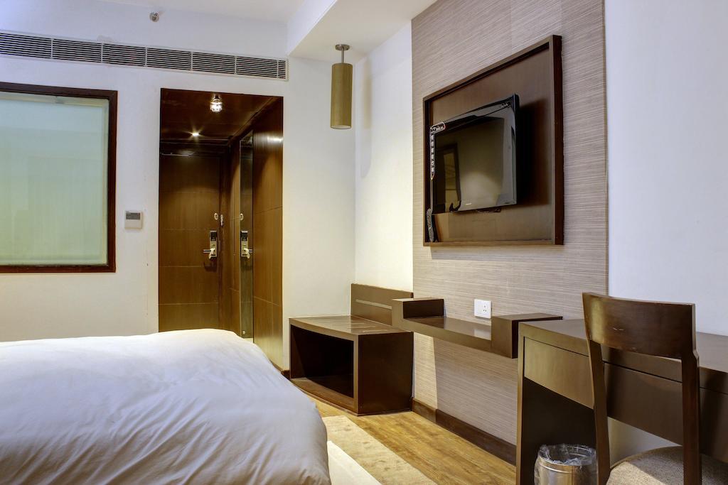 Aavaa Surya Continental Hotel New Delhi Værelse billede